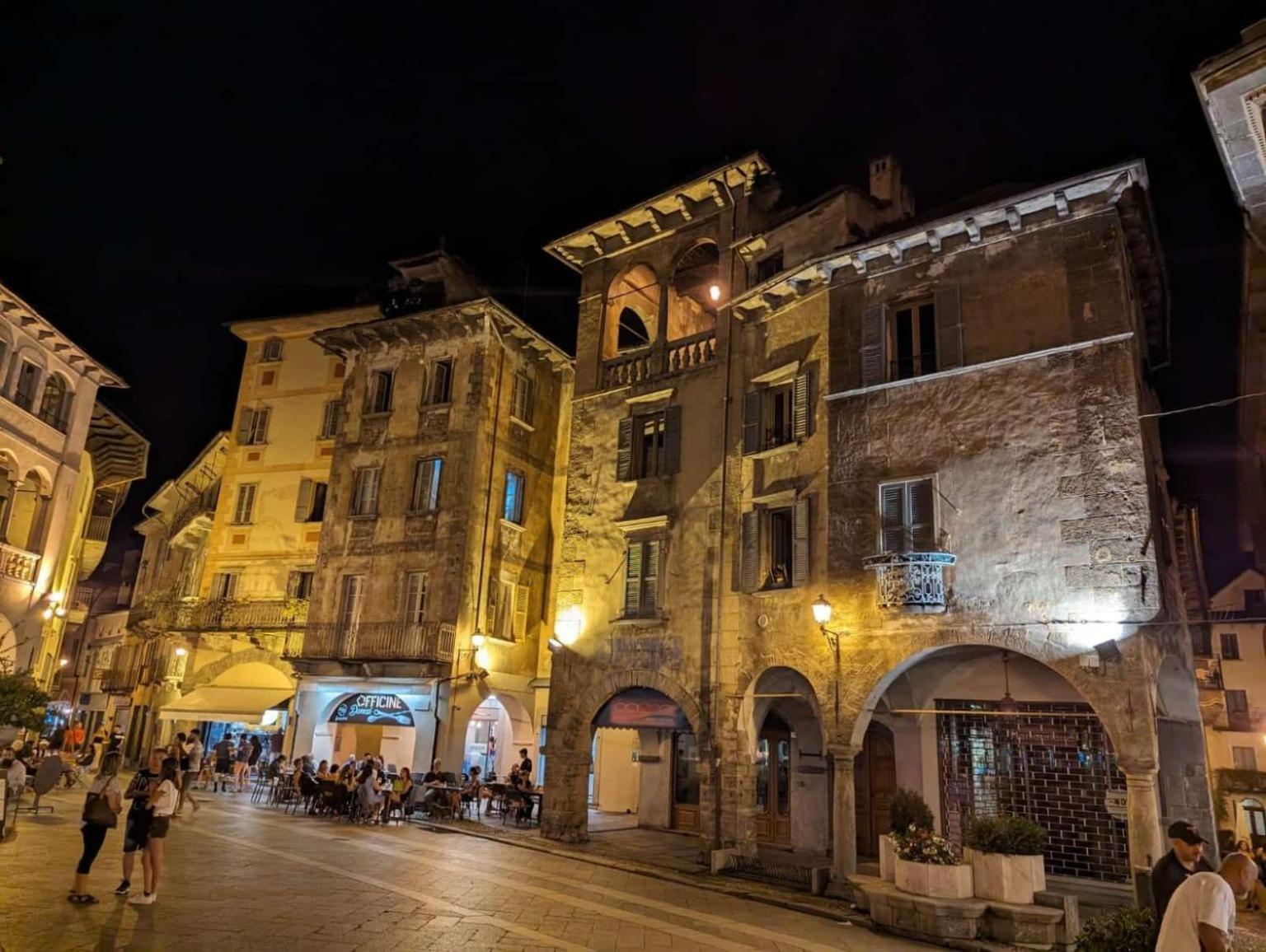 Casa Dell'Edera - Holiday Apartment In Domodossola Eksteriør billede